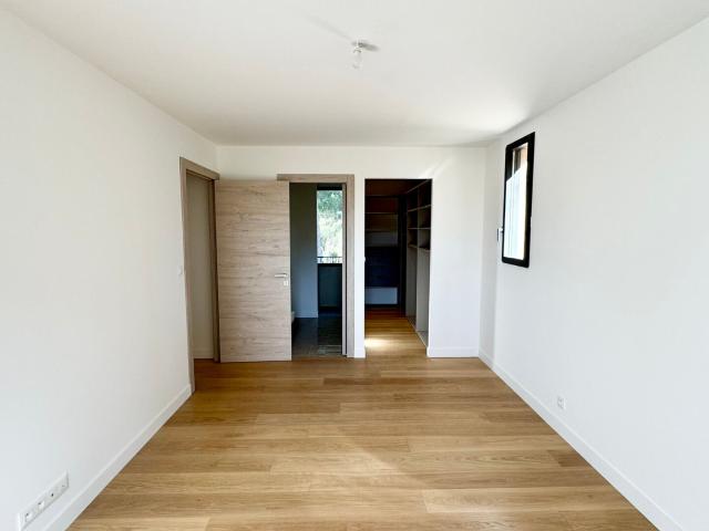 ÉGUILLES VILLA CONTEMPORAINE PRESTATIONS HAUT DE GAMME DOMAINE SÉCURISÉ