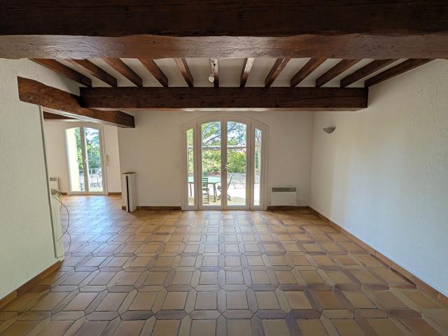 EGUILLES Villa de 115m² sur 2186 m² de terrain