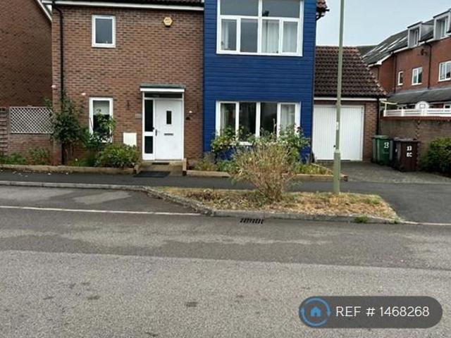 Edmund Court, Basingstoke, RG24 5 bed detached house to rent £2,200 pcm £508 pw
