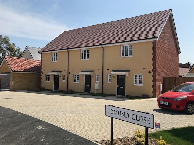 Edmund Close, Elizabeth Gardens. 2 bed end of terrace house to rent £1,600 pcm £369 pw
