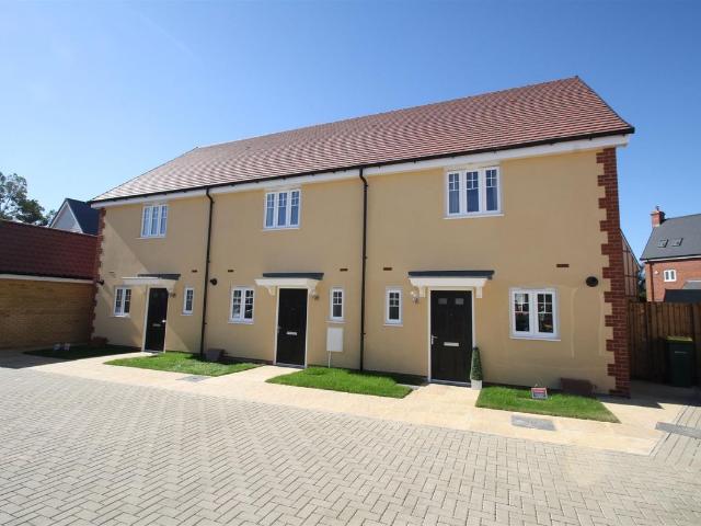 Edmund Close, Elizabeth Gardens, Rochford SS4, 2 bed end terrace house to rent, £1,600 pcm | PrimeLocation