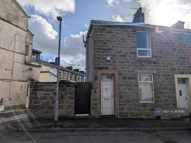 Edmund St, Accrington, BB5 2 bed end of terrace house to rent £675 pcm £156 pw