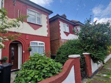 Edmonton 2 bed flat to rent £1,650 pcm £381 pw