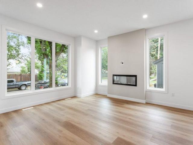 Edmonton Unfurnished townhouse Rental in Hazeldean Beautiful Townhome With Air Conditioning