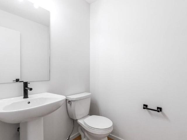 Edmonton Unfurnished townhouse Rental in Parkdale Brand New *Luxury* Main Floor 3 Bedroom Suite
