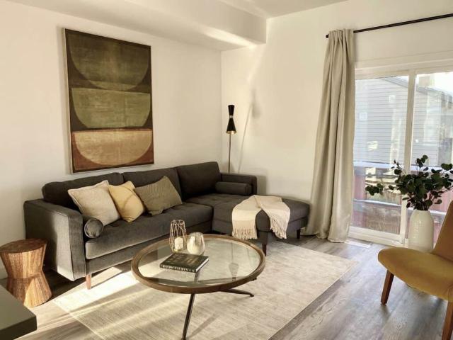 Edmonton Unfurnished townhouse Rental in West Jasper Place Contemporary Three Bedroom Suite In Mature Neighbourhood