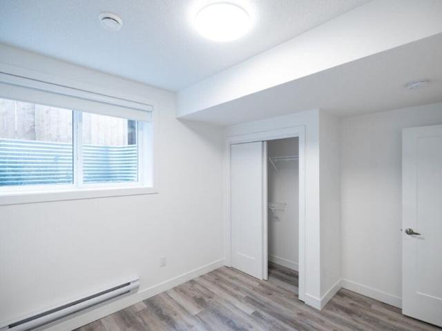 Edmonton Unfurnished townhouse Rental in West Jasper Place Live In this and Modern One Bedroom Home With In Suite Laundry