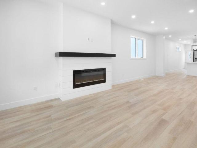 Edmonton Unfurnished townhouse Rental in Westmount Live in the heart of Westmount — modern and spacious with A/C!