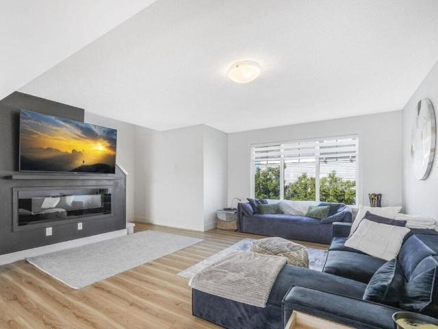 Edmonton Unfurnished rowhome Rental in Starling Spacious 3 Bed, 2.5 Bath Townhouse with A/C, Tandem Garage & Patio by St. Albert