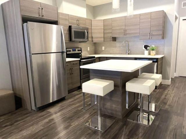 Edmonton Furnished Condo Rental in Whyte Ave/University Modern Living in Old Strathcona!