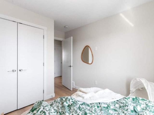 Edmonton Furnished townhouse Rental in Orchards Stunning NEW FURNISHED Townhome In Vibrant Orchards Community With Double Garage!