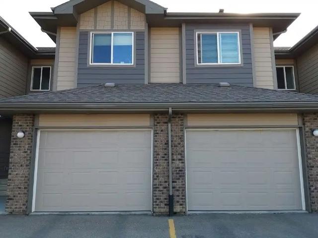 Edmonton SW, Townhouse, Pet unit, 2 1/2 Storey — 3 Bedrooms+ Den Townhouse