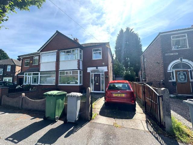 Edale Road, Stretford, M32 3 bed semi detached house to rent £1,490 pcm £344 pw