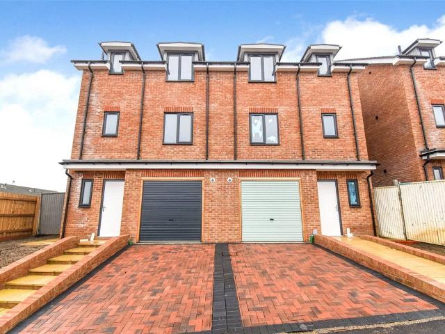 Eddy Road, Aldershot, Hampshire GU12, 4 bed semi detached house to rent, £2,250 pcm | PrimeLocation