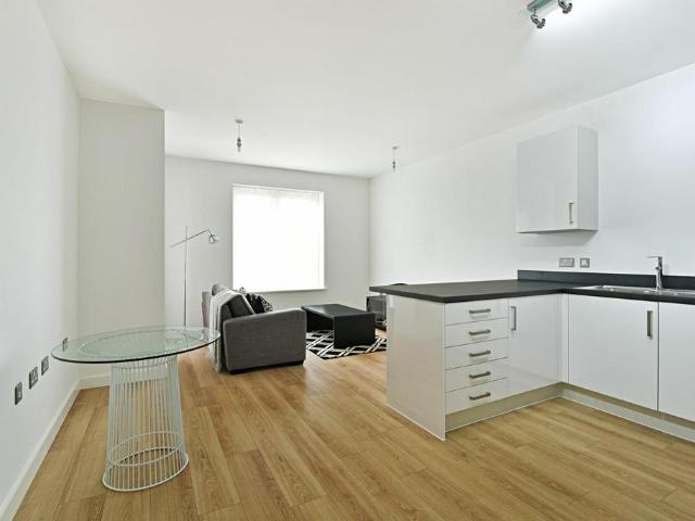 Eddington Court, Silvertown Square. 1 bed flat to rent £2,167 pcm £500 pw
