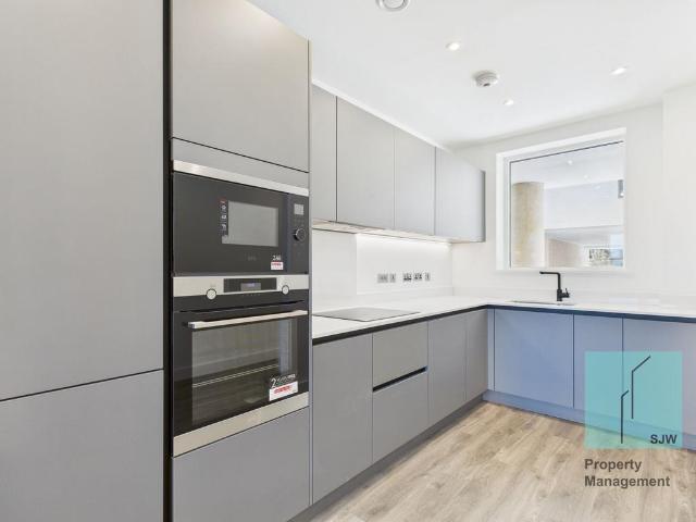 Eddington Avenue, Cambridge CB3 2 bed apartment to rent £2,500 pcm £577 pw