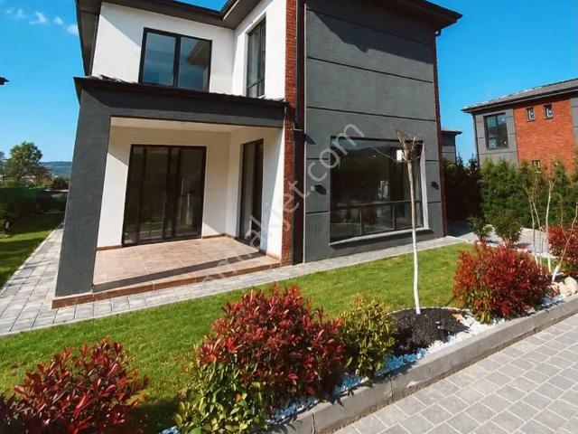Edebeyde Modern Mimarili Satılık Müstakil Lüks Villa