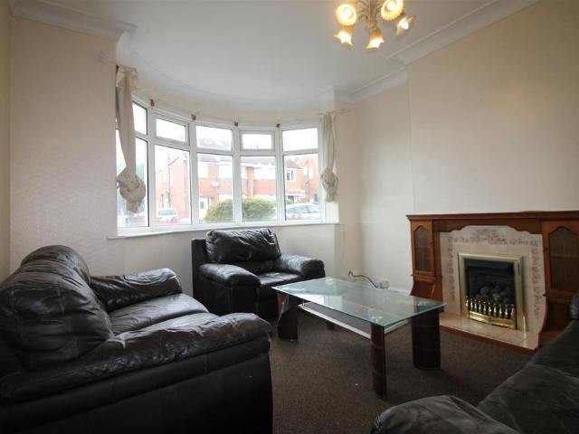 Eden Mount, Burley, Leeds 3 bed house to rent £1,651 pcm £381 pw
