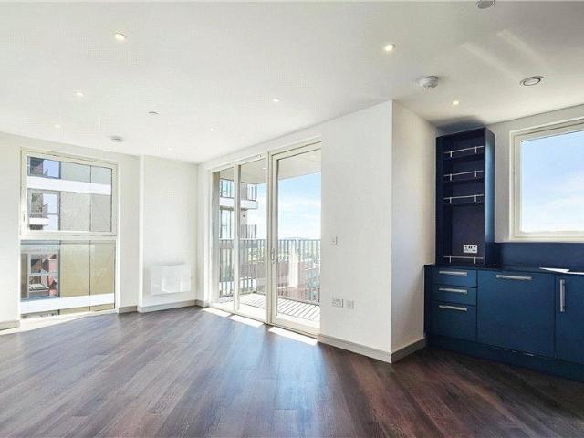Eden Grove, Staines upon Thames. 2 bed apartment to rent £1,900 pcm £438 pw