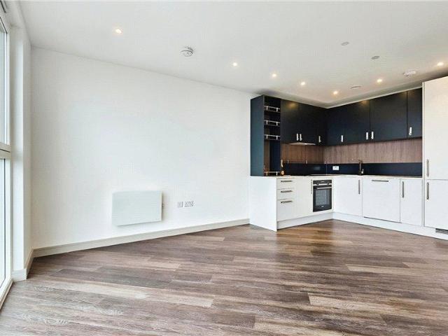 Eden Grove, Staines upon Thames. 2 bed apartment to rent £1,950 pcm £450 pw