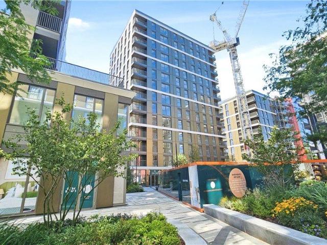 Eden Grove, Staines upon Thames. 2 bed apartment to rent £1,900 pcm £438 pw
