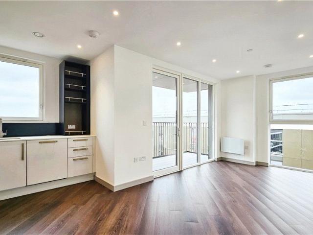 Eden Grove, Staines Upon Thames, Surrey TW18, 2 bed flat to rent, £1,900 pcm | PrimeLocation