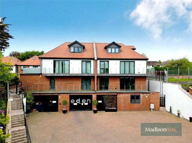 Eden Lodges, Chigwell, Essex IG7, 2 bed flat to rent, £3,050 pcm | PrimeLocation