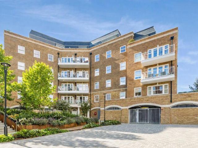 Eden Place, Oxted RH8 2 bed apartment to rent £2,350 pcm £542 pw