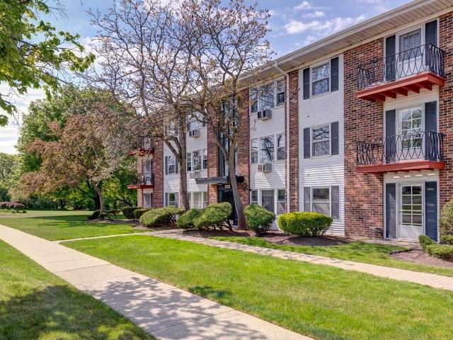 Eden Prairie Apartments 1 Bedroom Apartment for Rent at 303 Lw Besinger Dr, Carpentersville, IL 60110