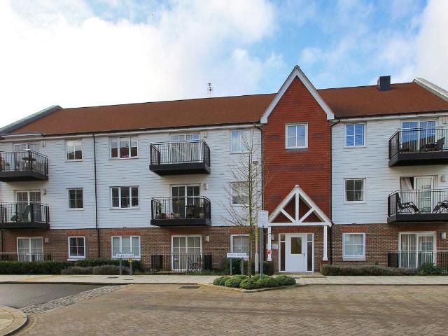 Eden Road, Dunton Green TN14, 2 bed flat to rent, £1,750 pcm | PrimeLocation