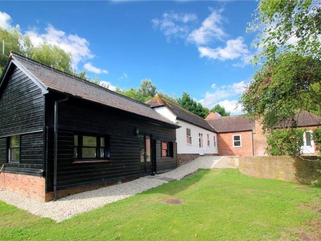 Edenbridge Road, Hartfield, East Sussex 4 bed detached house to rent £3,250 pcm £750 pw