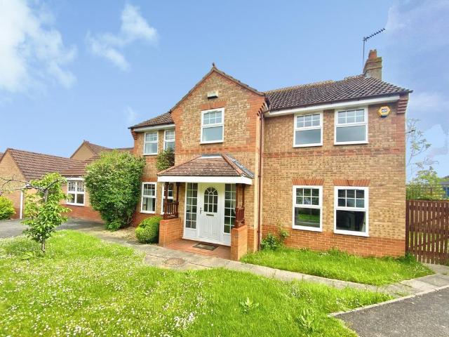 Edenfield, PETERBOROUGH, PE2 4 bed property to rent £1,900 pcm £438 pw