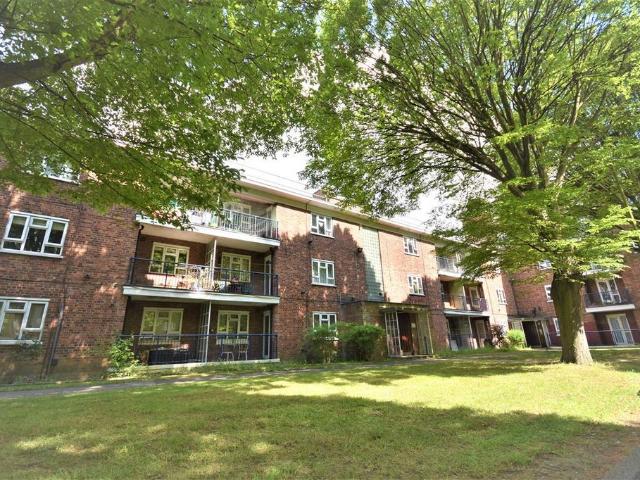 Edensor Gardens, London, W4 2QZ, United Kingdom | 3 bed apartment for rent #140800024 | Rentberry