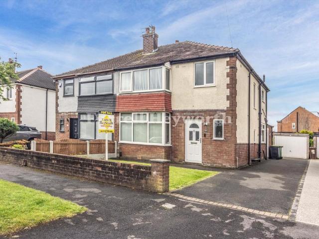 Edenway, Preston PR2 3 bed semi detached house to rent £1,100 pcm £254 pw