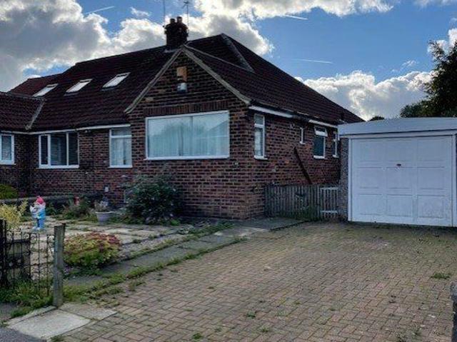 Ederoyd Grove, Pudsey LS28, 2 bed bungalow to rent, £1,050 pcm | PrimeLocation