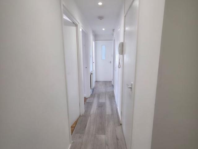 Edgware HA8, 2 bed flat to rent, £1,900 pcm | PrimeLocation