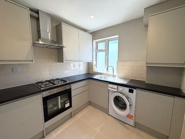Edgware Road, London NW9, 3 bed maisonette to rent, £1,950 pcm | PrimeLocation