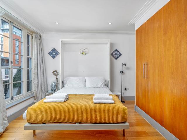 Edgware Road, London W2, Studio to rent, £2,300 pcm | PrimeLocation