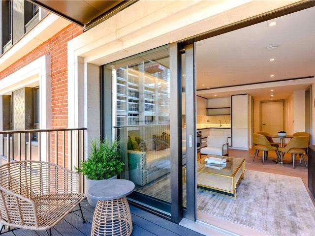 Edgware Road, London, W2 3 bed flat to rent £9,052 pcm £2,089 pw
