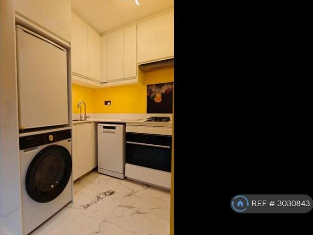 Edgwarebury Lane, Edgware, HA8 1 bed in a house share to rent £1,200 pcm £277 pw