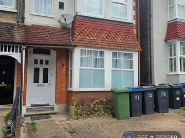 Edgar Road, South Croydon, CR2 4 bed semi detached house to rent £2,650 pcm £612 pw
