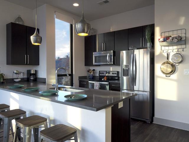 Edge on North 2 Bedroom Apartment for Rent at 2310 N Oakland Ave, Milwaukee, WI 53211 Murray Hill