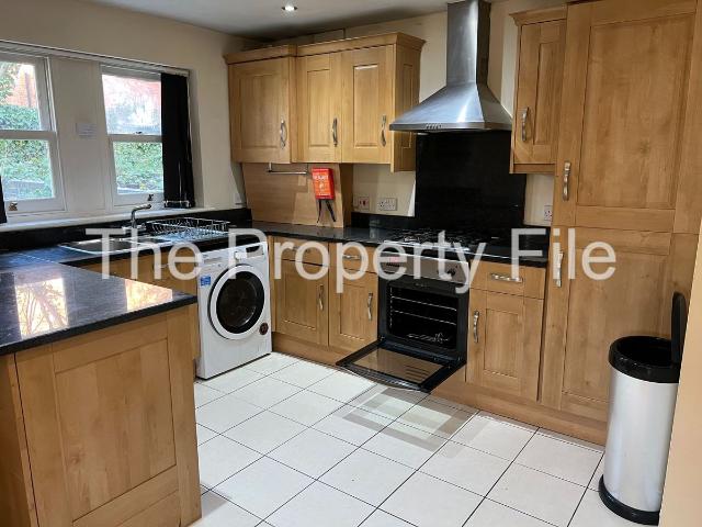 Edge Lane, Chorlton M21, 2 bed flat to rent, £1,300 pcm | PrimeLocation