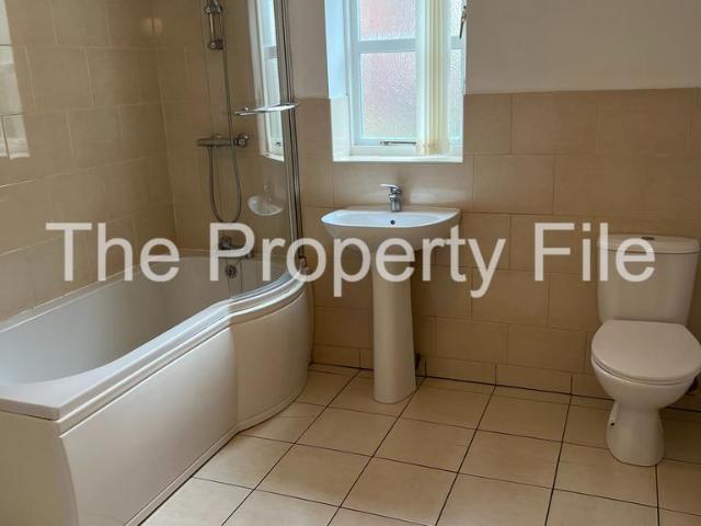 Edge Lane, Manchester M21 2 bed apartment to rent £1,300 pcm £300 pw