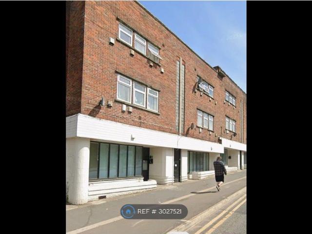 Edge Lane, Stretford, Manchester M32, 3 bed flat to rent, £1,250 pcm | PrimeLocation