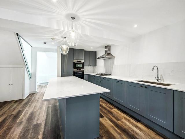 Edge Street, London, W8 5 bed terraced house to rent £11,000 pcm £2,538 pw