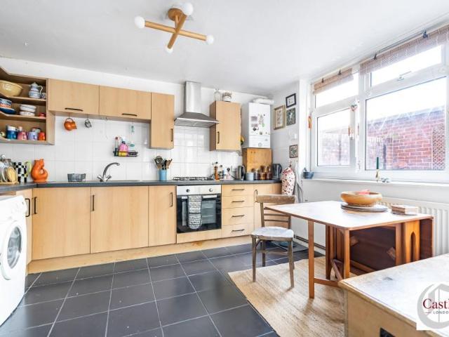 Edgecot Grove, Tottenham, N15 2 bed flat to rent £2,000 pcm £462 pw