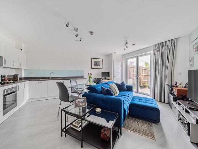Edgecumbe Avenue NW9, 1 bed flat to rent, £1,700 pcm | PrimeLocation