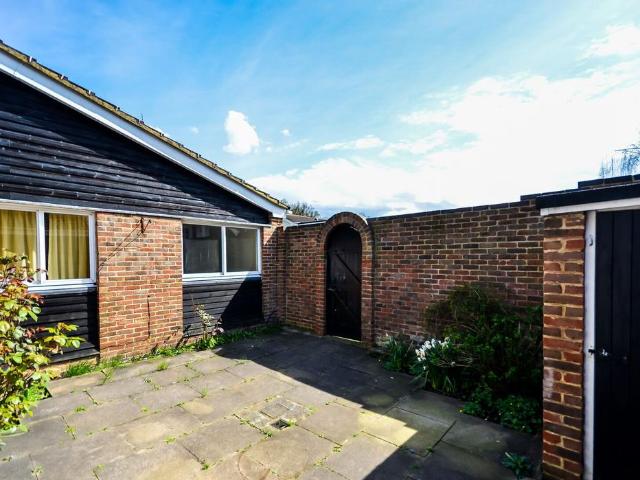 Edgeborough Way, Sundridge Park. 5 bed semi detached house to rent £2,750 pcm £635 pw