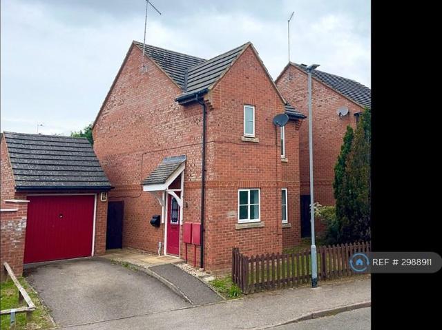 Edgehill Drive, Daventry, NN11 3 bed detached house to rent £1,400 pcm £323 pw